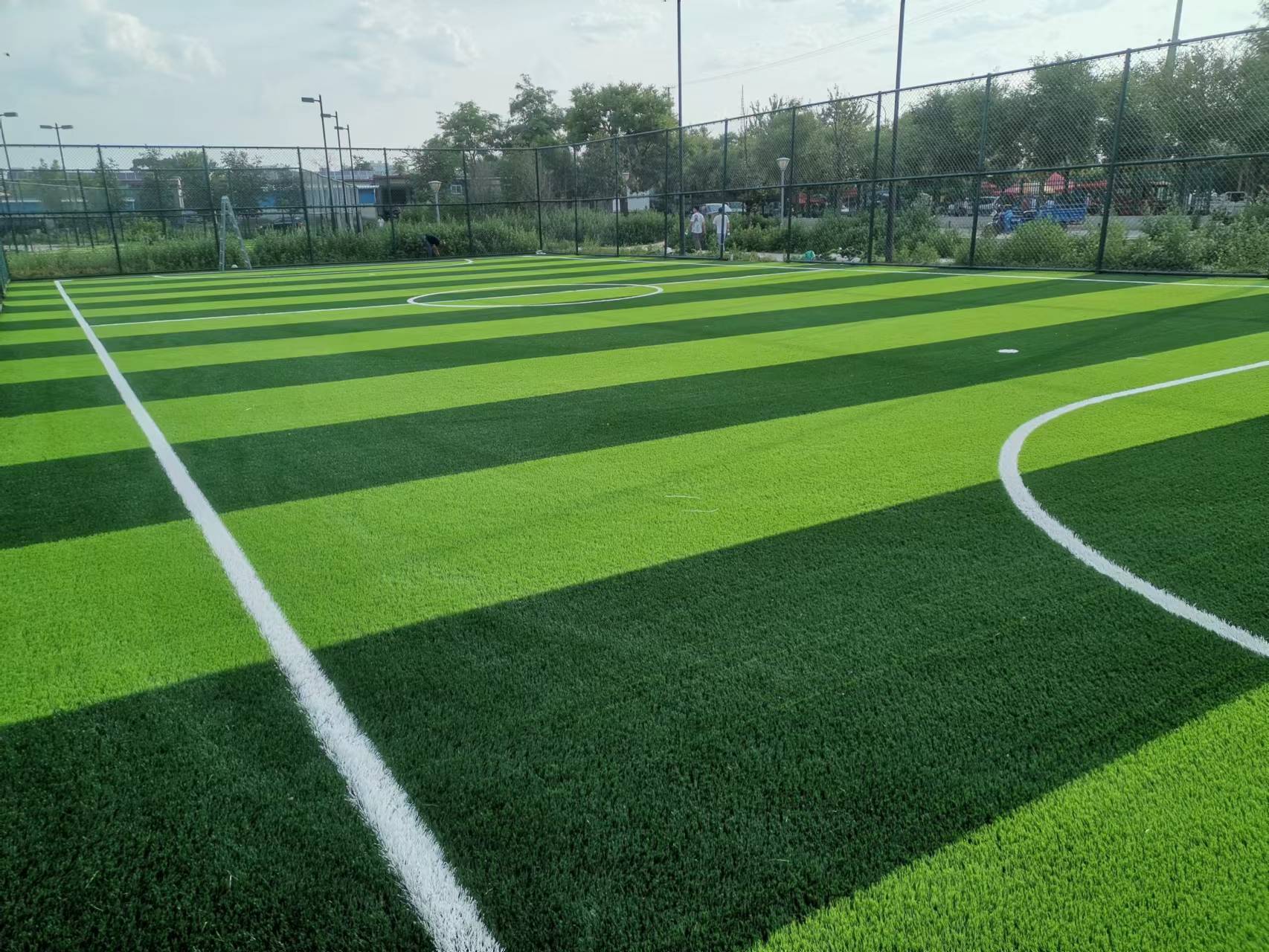 人造草坪的使用寿命与哪些因素有关