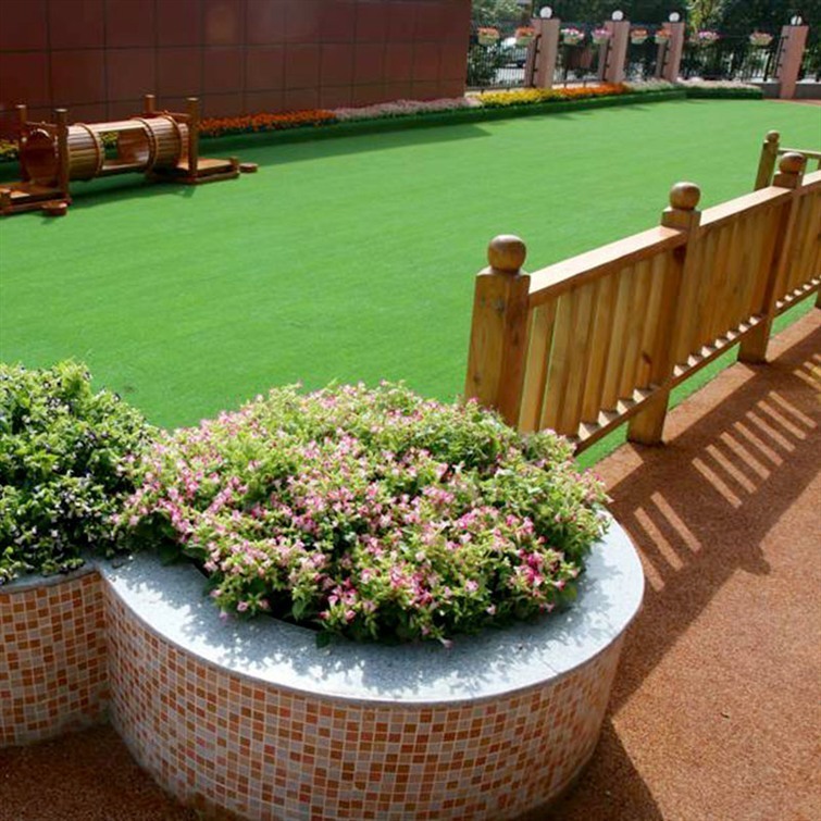 炎热夏季，人造草坪需要做哪些维护呢？